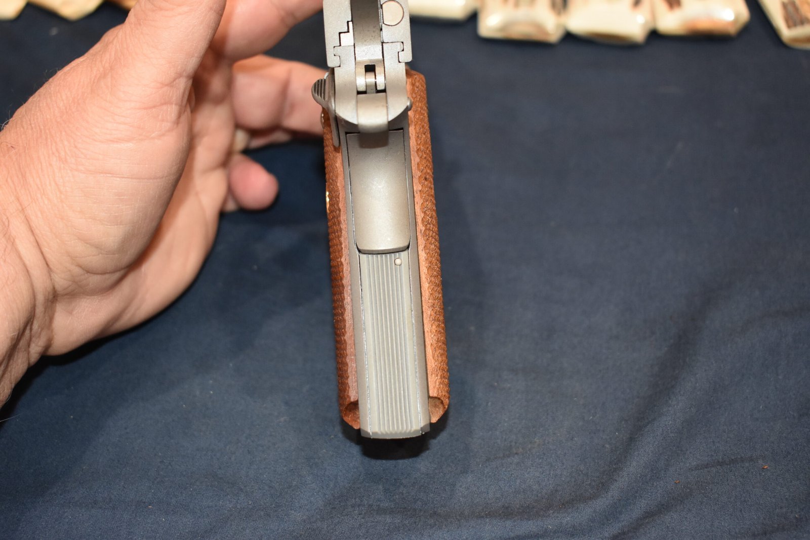 COLT 1911 CHECKERED WOOD GRIPS 1911W8 - Image 11