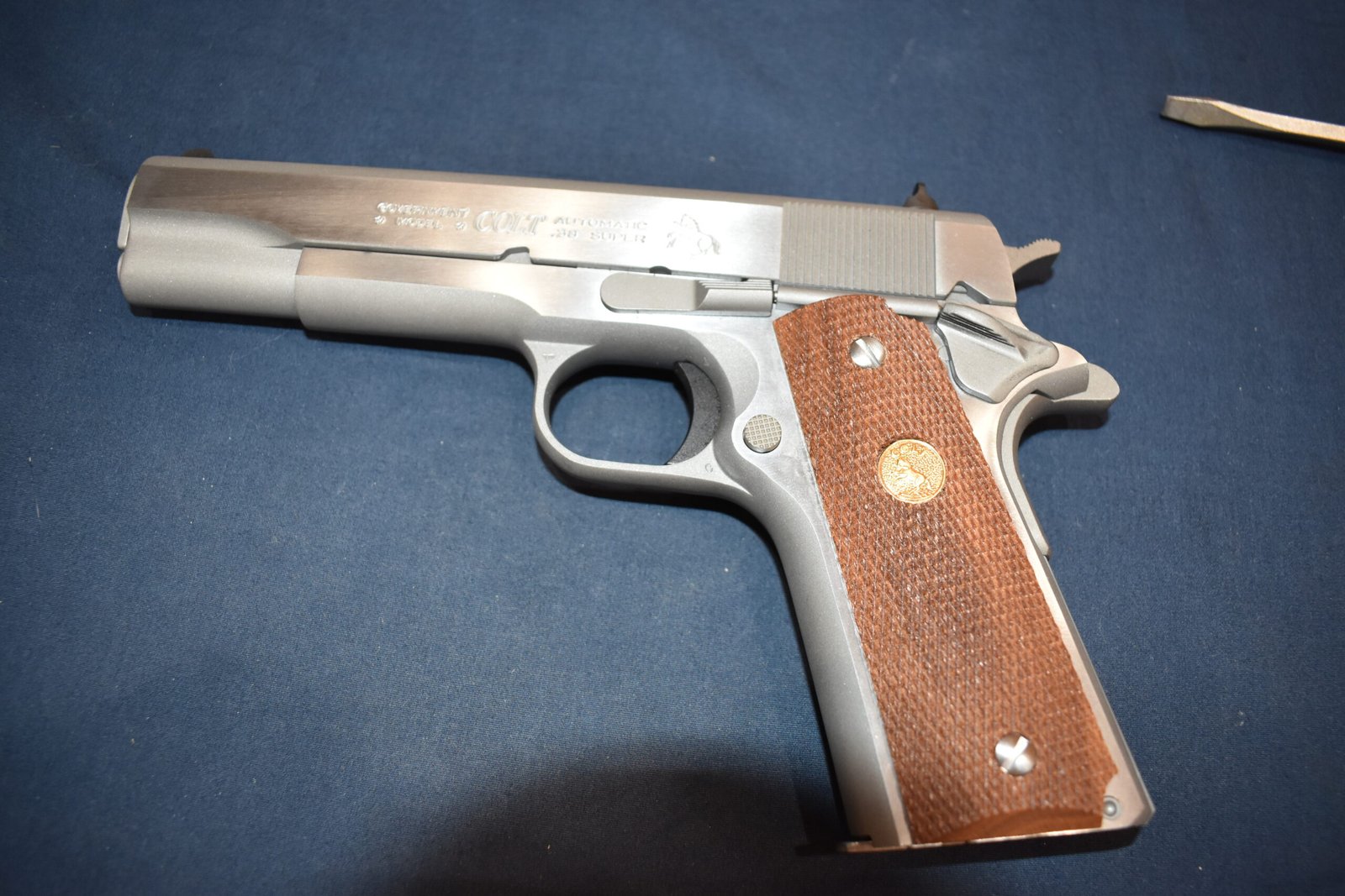 COLT 1911 CHECKERED WOOD GRIPS 1911W9 - Image 5