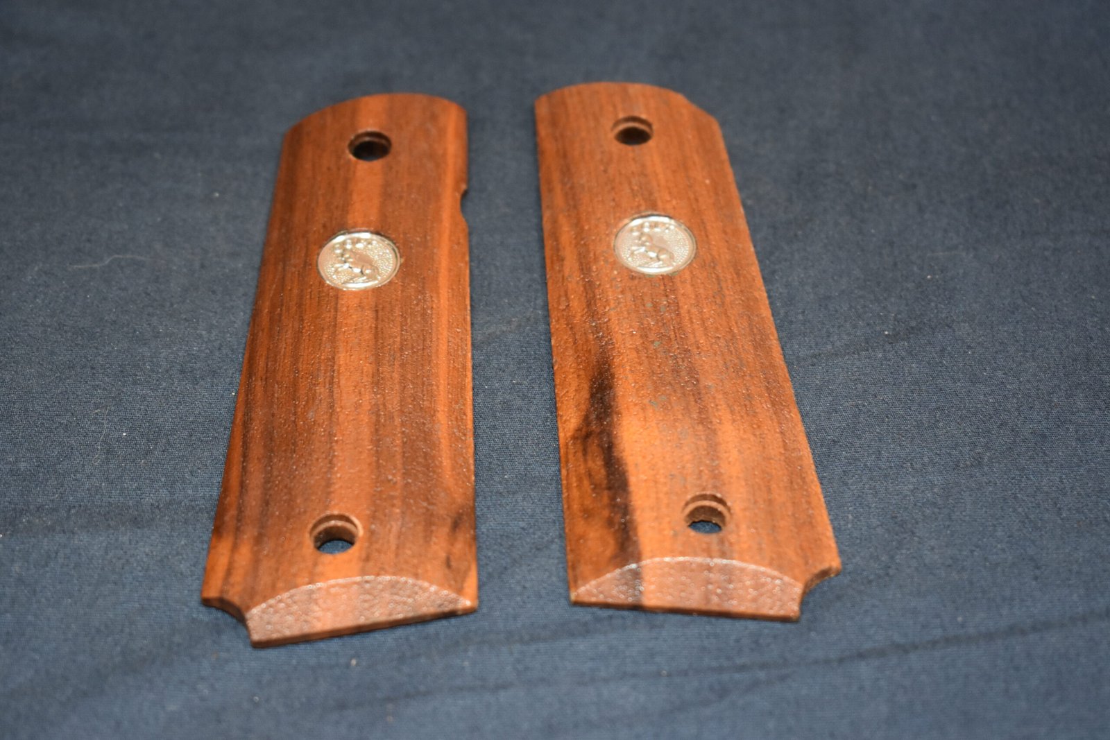 COLT 1911 SMOOTH WOOD GRIPS 1911W10 - Image 3