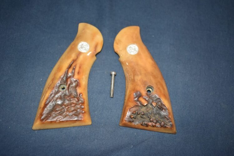 SMITH & WESSON K FRAME SQUARE BUTT VINTAGE SAMBAR STAG GRIPS KSQSS28