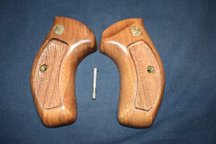 SMITH & WESSON J FRAME ROUND BUTT TARGET GRIP JRBT7