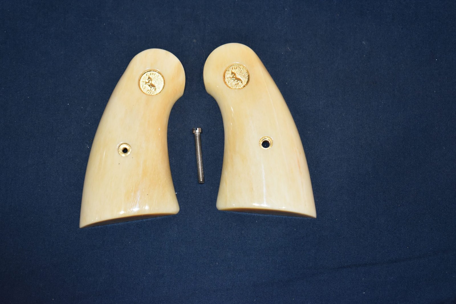 COLT PYTHON PREMIUM GRADE GIRAFFE BONE GRIPS CPGB32
