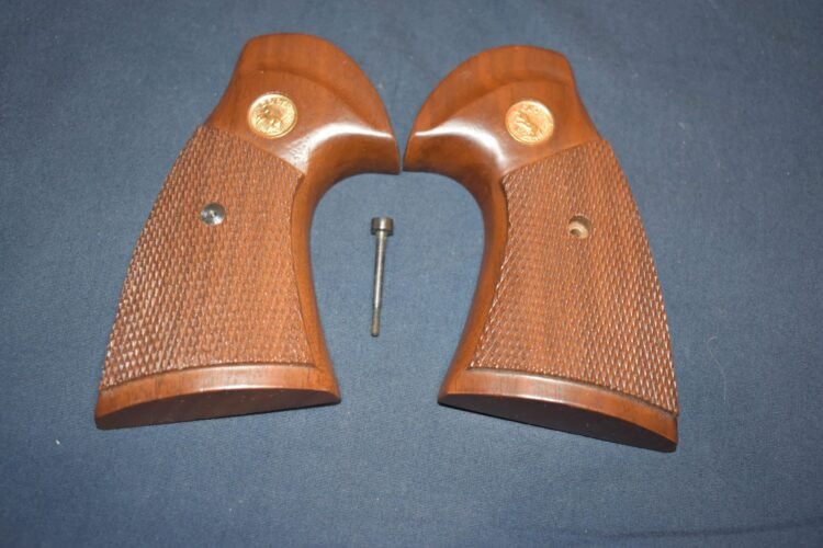 COLT PYTHON 3rd GENERATION FACTORY TARGET GRIPS CPT13