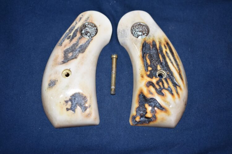 COLT PYTHON ROUND BUTT SAMBAR STAG GRIPS CPRBRSS1