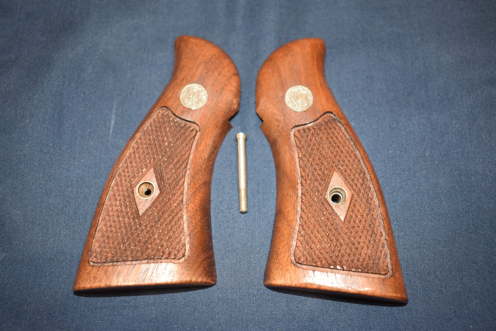 SMITH & WESSON N FRAME DIAMOND MAGNA TRANSITIONAL NON NUMBERED GRIPS NDM22