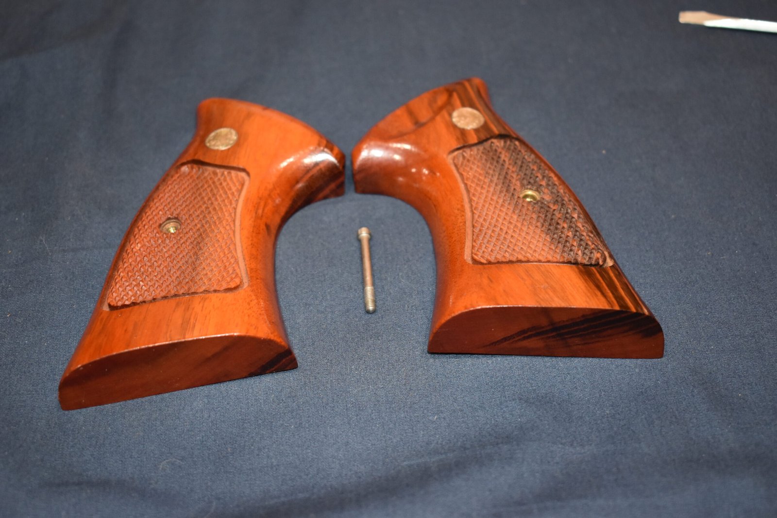 SMITH & WESSON FACTORY N FRAME TARGET GRIPS NT83 - Image 3